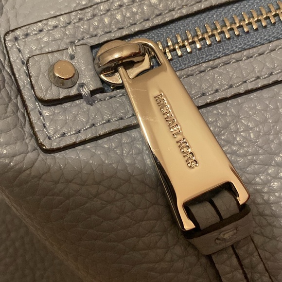 🔹Michael Kors🔹 Rhea🔹Pale Blue🔹Large Zip Shoulder Hobo Bag/EUC - Picture 4 of 14